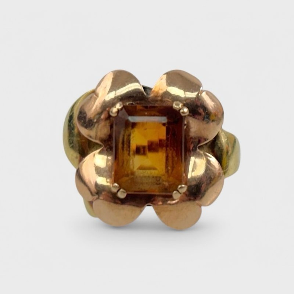 Elegant Gold and Brown Gemstone Ring
